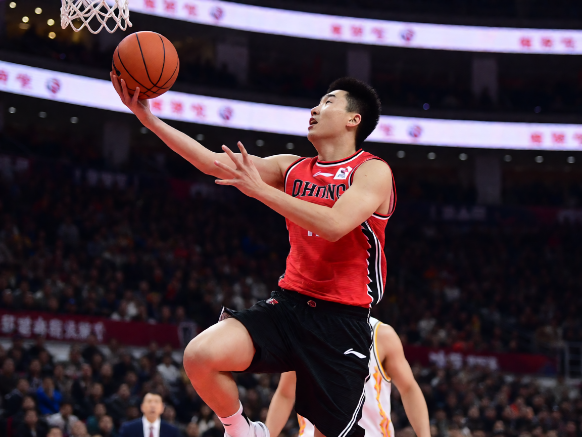 CBA辽宁本钢队比赛中球员突破上篮瞬间
